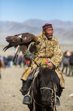 Kazak altın kartal avcı