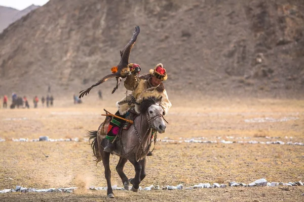Golden Eagle Hunter van Kazachs — Stockfoto