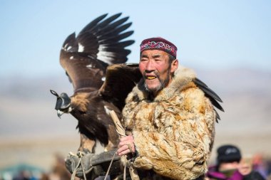 Kazak altın kartal avcı