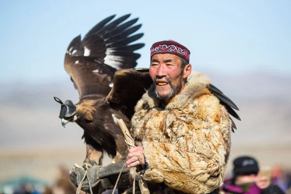 Golden Eagle Hunter van Kazachs — Stockfoto