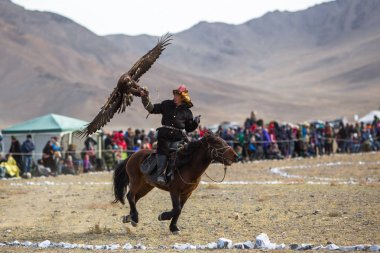 Kazak altın kartal avcı 