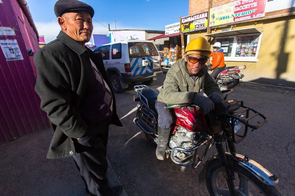 Olgiy Bayan Olgiy Mongolia Sep 2017 Motocykl Taksówkarz Czeka Klientów — Zdjęcie stockowe