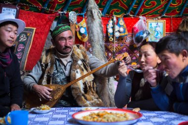 Kazak aile avcı 