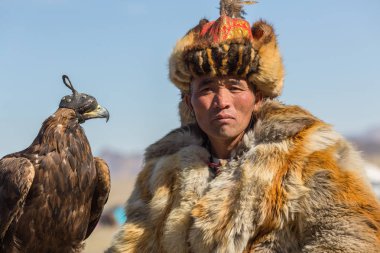 Kazak altın kartal avcı