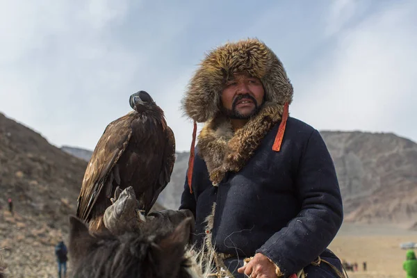 Kazakiska Golden Eagle Hunter — Stockfoto