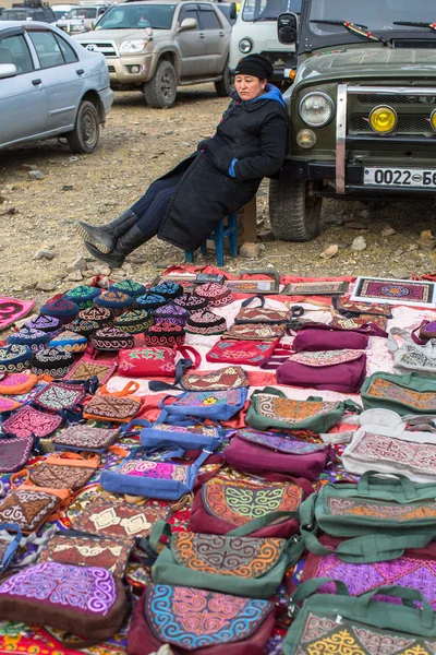 Olgiy Mongolia Września 2017 Street Sprzedających Rękodzieła Mongolski Podczas Corocznych — Zdjęcie stockowe