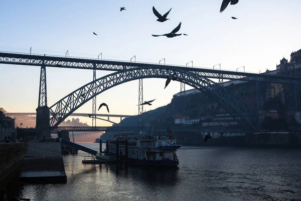 Douro Nehir Dom Luis Şafaktan Önce Porto Portekiz Ribeira Köprü — Stok fotoğraf