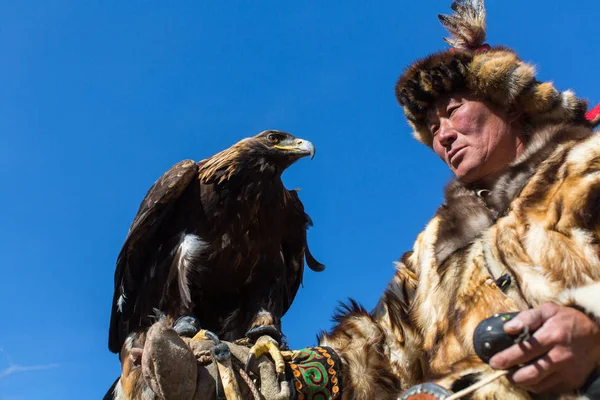 Bayan Ulgii Mongolia Sep 2017 Kazajstán Cazador Águila Ropa Tradicional — Foto de Stock