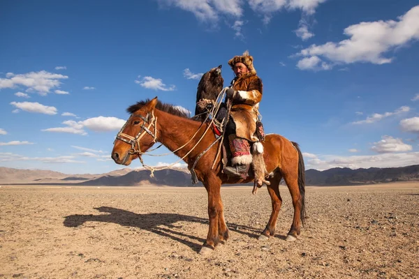 Bayan Ulgiy Mongolia Setembro 2017 Cazaque Caçador Águia Roupas Tradicionais — Fotografia de Stock