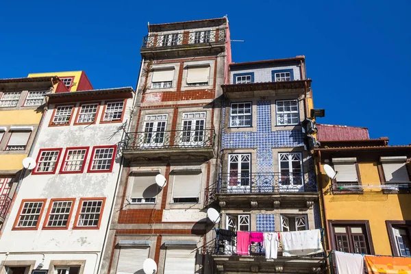 Typowe Elewacje Starych Domów Samym Sercu Starego Porto Portugalia — Zdjęcie stockowe