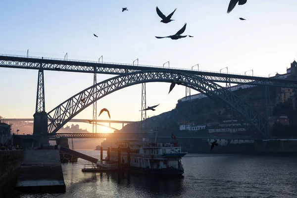 Puente Dom Luis Río Duero Amanecer Oporto Portugal —  Fotos de Stock