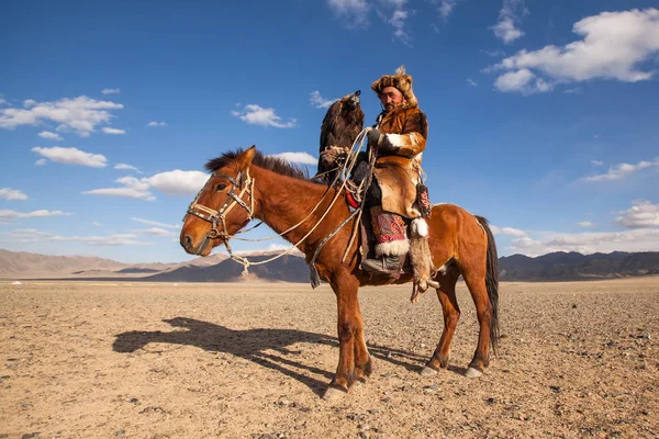 Bayan Ulgiy Mongolia Setembro 2017 Cazaque Caçador Águia Roupas Tradicionais — Fotografia de Stock