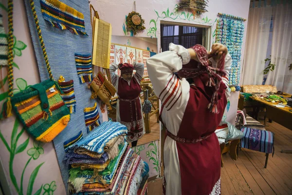 Vazhiny Leningrad Region Rusko Prosinec 2017 Weaver Textilním Ateliéru Dekorativního — Stock fotografie