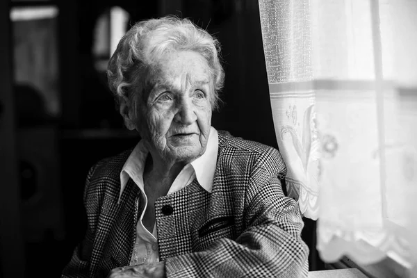 Mujer Anciana Retrato Blanco Negro —  Fotos de Stock