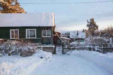 Kırsal kış manzara modunda Leningrad region, Rusya Federasyonu.  