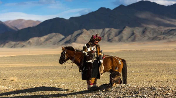 Bayan Ulgiy Mongolia Setembro 2017 Cazaque Caçador Águia Roupas Tradicionais — Fotografia de Stock