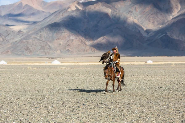 Bayan Ulgiy Mongolia Setembro 2017 Cazaque Caçador Águia Roupas Tradicionais — Fotografia de Stock