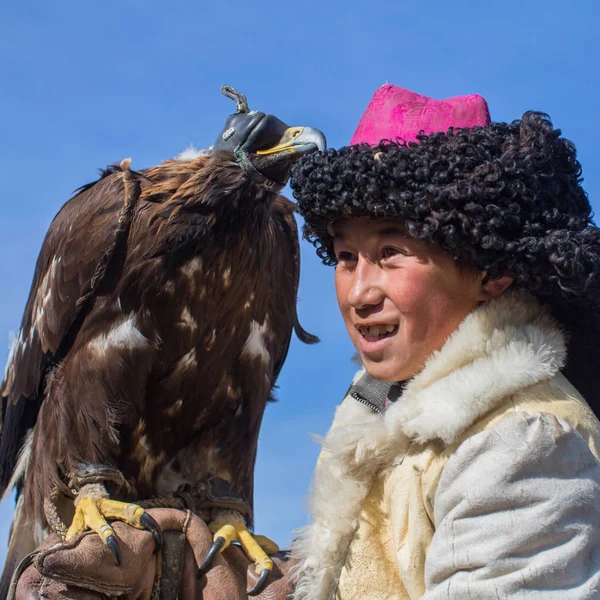 Bayan Ulgii Moğolistan Eyl 2017 Kazak Kartal Avcı Geleneksel Kıyafetleri — Stok fotoğraf
