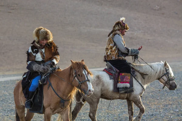 Sagsay Mongolia Września 2017 Kazachski Eagle Hunter Berkutchi Koniem Uczy — Zdjęcie stockowe