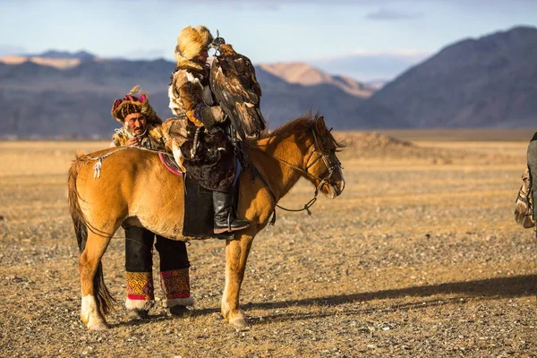 Sagsay Mongolië Sep 2017 Kazakh Eagle Hunter Berkutchi Met Paard — Stockfoto