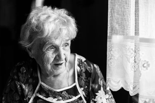 Портрет Пожилой Женщины Крупным Планом — стоковое фото