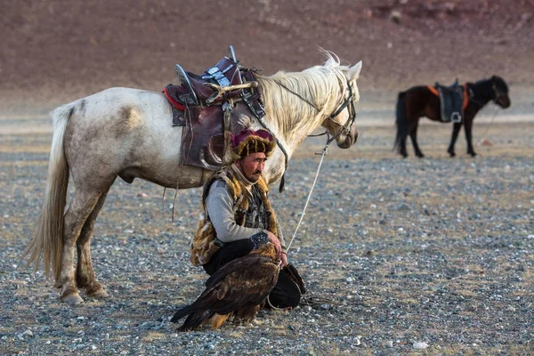 Sagsay Mongolia Sep 2017 Kazajstán Eagle Hunter Berkutchi Con Caballo — Foto de Stock