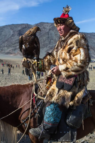 Olgia Mongolia Sep 2017 Kazajstán Águila Hunter Ropa Tradicional Con — Foto de Stock