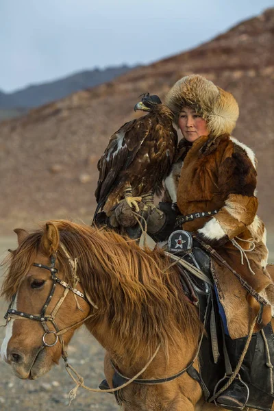 Sagsay Монголії Вересня 2017 Молодий Казахської Орел Huntress Berkutchi Жінка — стокове фото