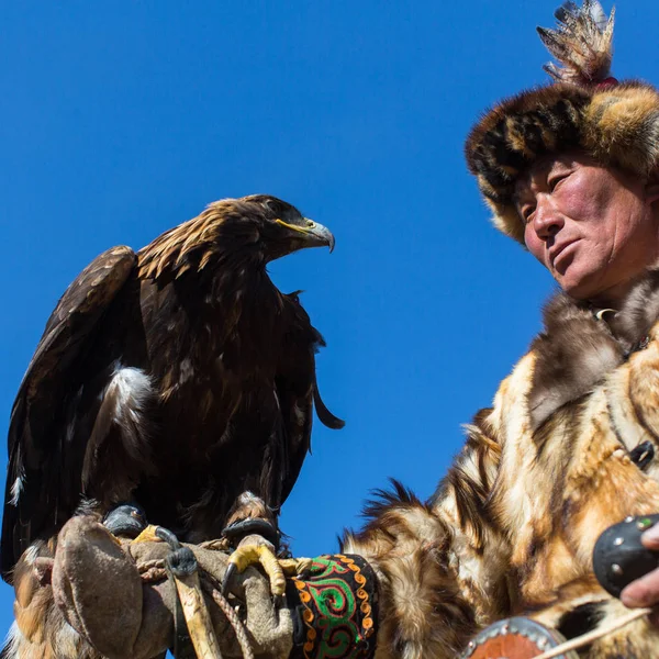 Bayan Ulgii Mongolia Sep 2017 Cazaque Águia Hunter Roupas Tradicionais — Fotografia de Stock