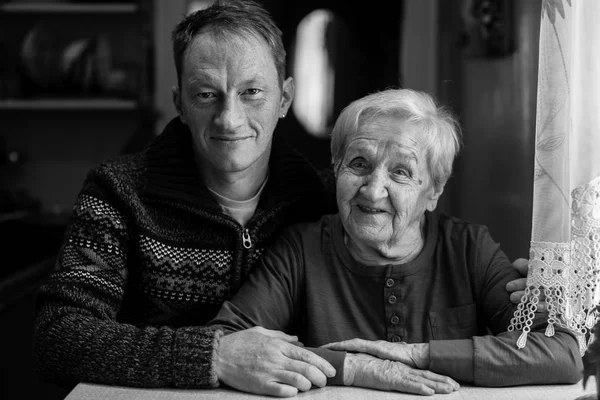 Elderly Woman Her Adult Grandson Posing Camera Black White Portrait — Stock Photo, Image