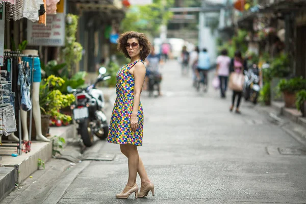 Young Asian Woman Stands Street — Stock Photo, Image