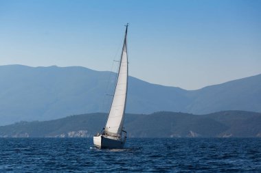 Deniz, Rüzgar yelken. Lüks Yatlar.