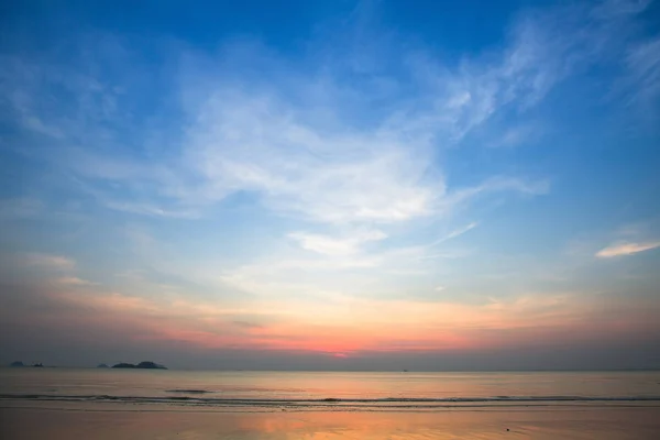 Ciel Bleu Coucher Soleil Sur Plage Mer — Photo