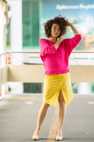 Jovem Mulher Asiática Livre Retrato Corpo Inteiro — Fotografia de Stock