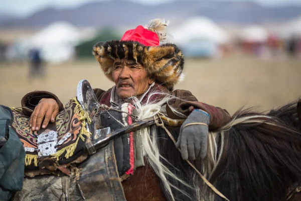 Olgiy Mongolia Września 2017 Eagle Hunter Tradycyjnej Odzieży Podczas Corocznych — Zdjęcie stockowe