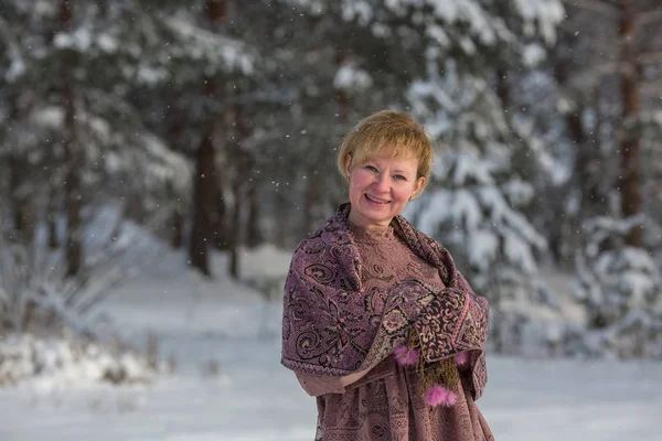 Young Russian Woman Posing Snowy Park Winter — Stock Photo, Image