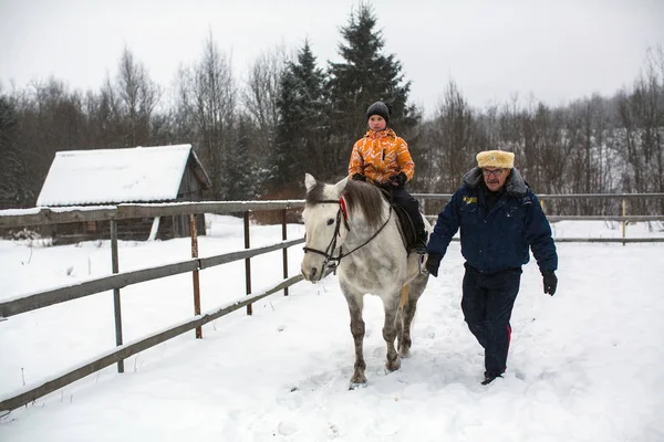 Podporozhye Rusia Ene 2018 Capacitación Los Niños Caballo Marco Del —  Fotos de Stock