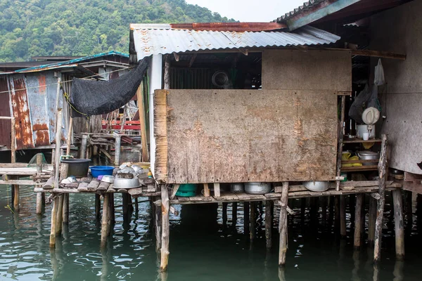 Houses on stilts in the fishing village on Ko Chang island, Thailand — Stock Image Houses Stilts Fishing Village Chang Island Thailand Stock Image