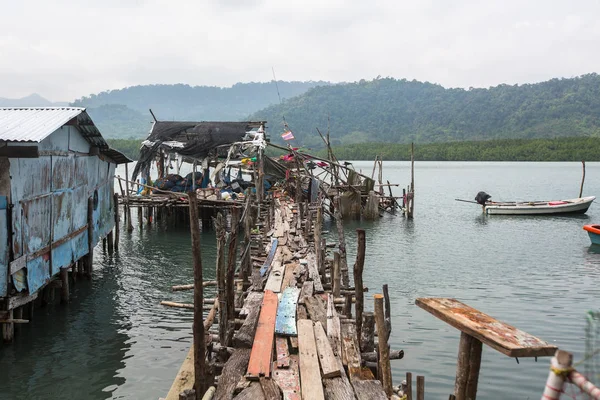 Thai Halászati Falu Tenger Fából Készült Cölöpökön — Stock Fotó