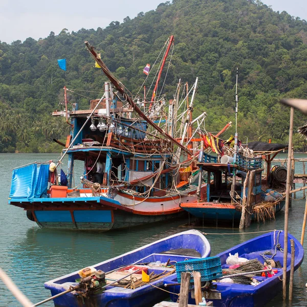 Thailändische Tintenfischboote Fischerdorf — Stockfoto