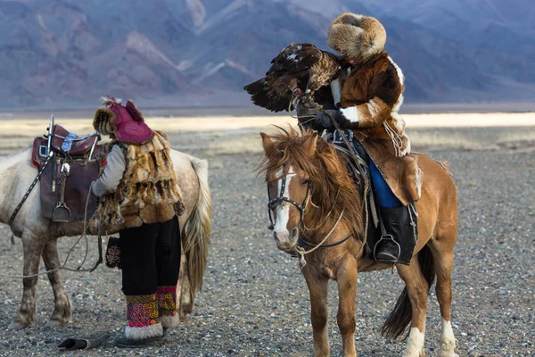 Sagsay Монголії Вересня 2017 Казахська Орел Мисливець Berkutchi Конем Вчить — стокове фото