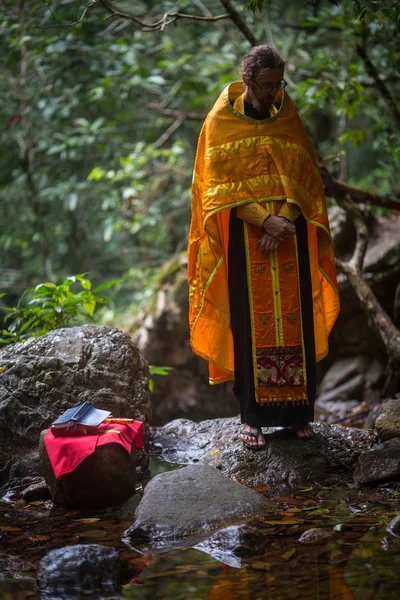 Koh Chang Tailandia Mar 2018 Sacerdote Ortodoxo Durante Sacramento Del — Foto de Stock