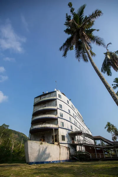 Navio Abandonado Selva Asiática — Fotografia de Stock