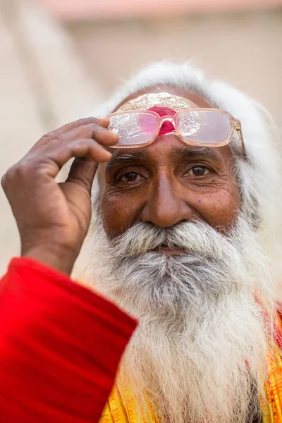 Varanasi India Mar 2018 Sadhu Holy Man Dashashwamedh Ghat Ganga — Stock Photo, Image