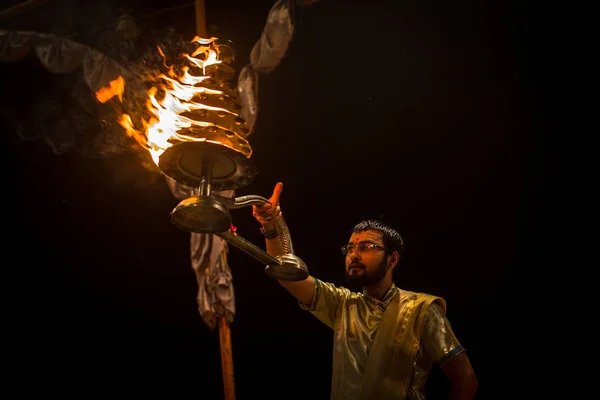 Varanasi Inde Mar 2018 Groupe Prêtres Exécute Agni Pooja Sanscrit — Photo