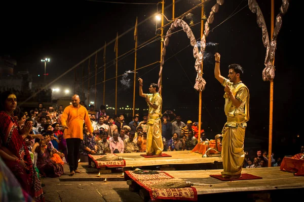 Varanasi Indie Březen 2018 Skupina Kněží Provést Agni Pooja Sanskrt — Stock fotografie