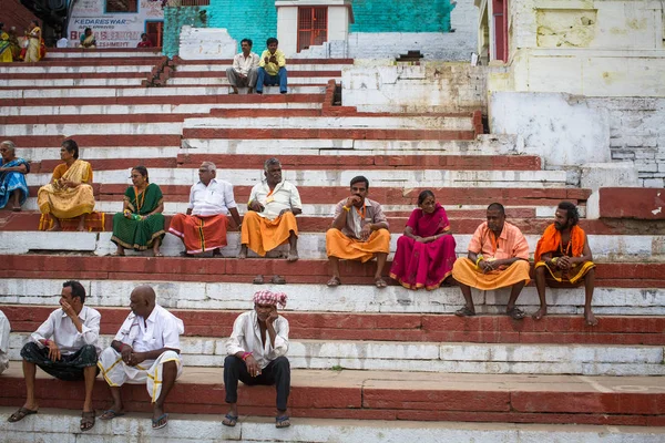 Варанасі Індія Березня 2018 Паломників Очікувати Ритуал Агні Пуджа Санскрит — стокове фото