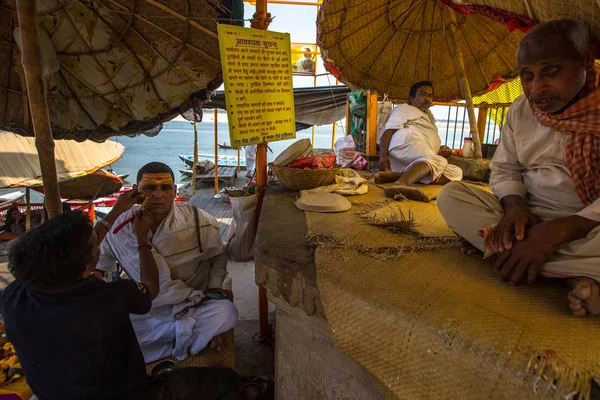 Varanasi Hindistan Mar 2018 Kuaför Hacı Saç Keser Varanasi Bir — Stok fotoğraf