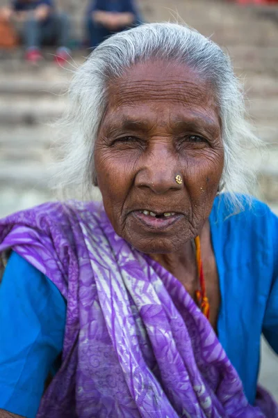 Varanasi India Mar 2018 Hindu Woman Pilgrim Banks Ganga River — Stock Photo, Image