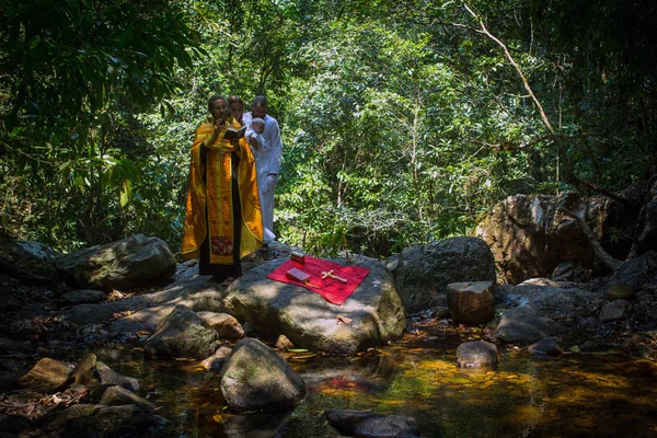 コチャン 2018 中精神的な誕生の洗礼のキリストの聖餐 タイでは現在 の正統の教区 002 人口の正統派的信仰を実践 — ストック写真